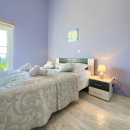 Mit Eigenem Pool By Interhome *