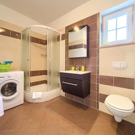 Mit Eigenem Pool By Interhome Case de vacanță