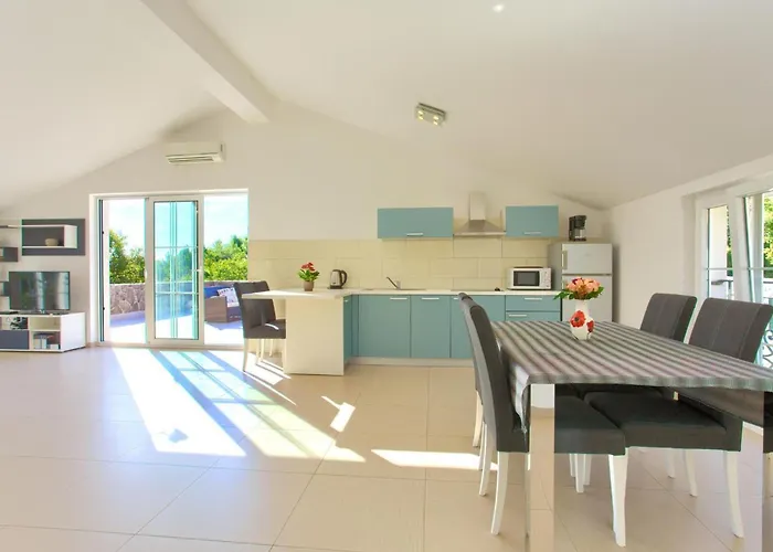 Mit Eigenem Pool By Interhome Vrh (Krk)