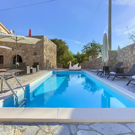 Mit Eigenem Pool By Interhome 度假居