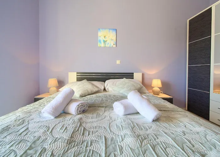 Mit Eigenem Pool By Interhome *