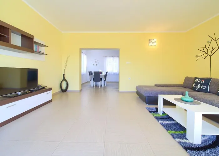 度假居 Mit Eigenem Pool By Interhome Vrh (Krk)